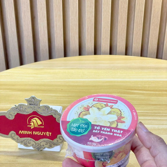 Tổ yến thật sấy thăng hoa - Hạt sen táo đỏ 12g
