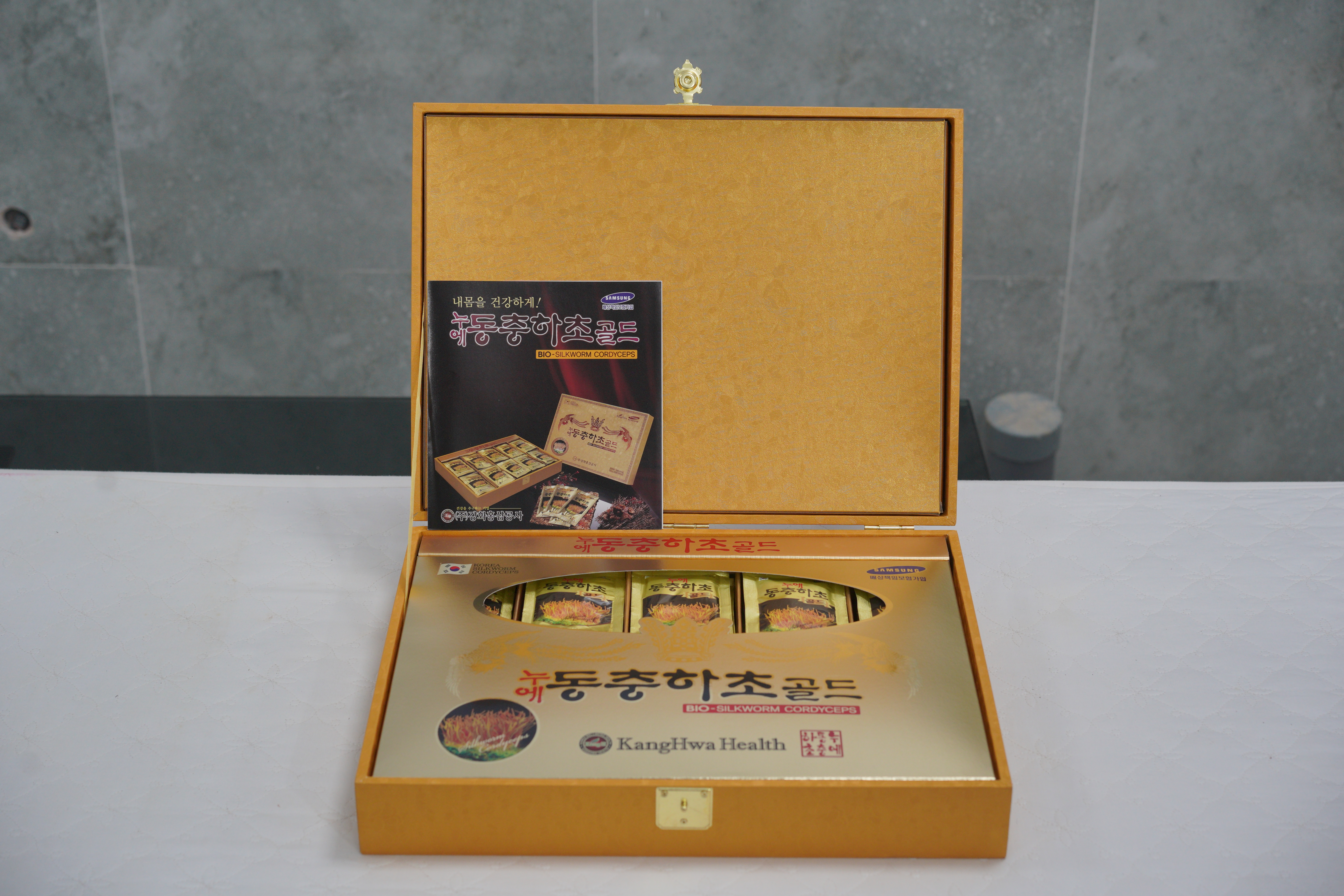 Nước đông trùng hạ thảo Hàn Quốc hộp gỗ rùa vàng 60 gói, nuoc dong trung ha thao Han Quoc hop go rua vang 60 goi, Nước đông trùng hạ thảo chính hãng, nuoc dong trung ha thao chinh hang